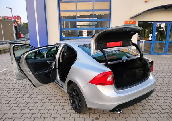 Volvo S60 cena 44600 przebieg: 185000, rok produkcji 2015 z Kielce małe 301